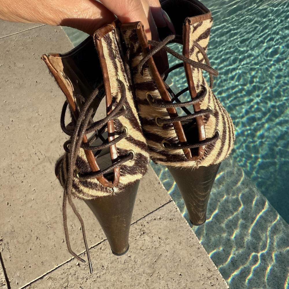 Vintage Max Mara Women's Zebra Print Ankle Strap Sandals 2005 - Picture 5 of 9